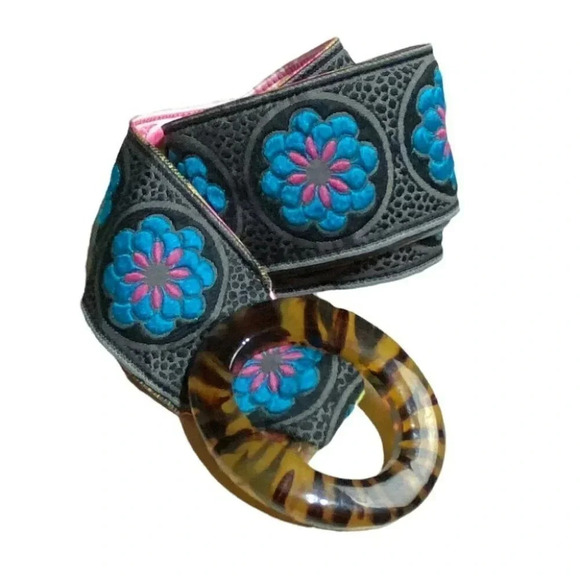 Bohemian pink + blue embroidered reversible belt with turquoise shell buckle L - Picture 4 of 8